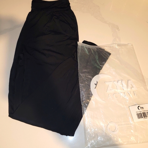Zyia joggers in a bottle 2 medium NWOT - Picture 3 of 3